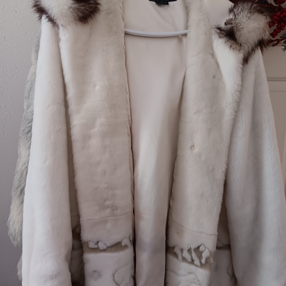 Luxurious White Fur Coat with Brown Accents With Hood